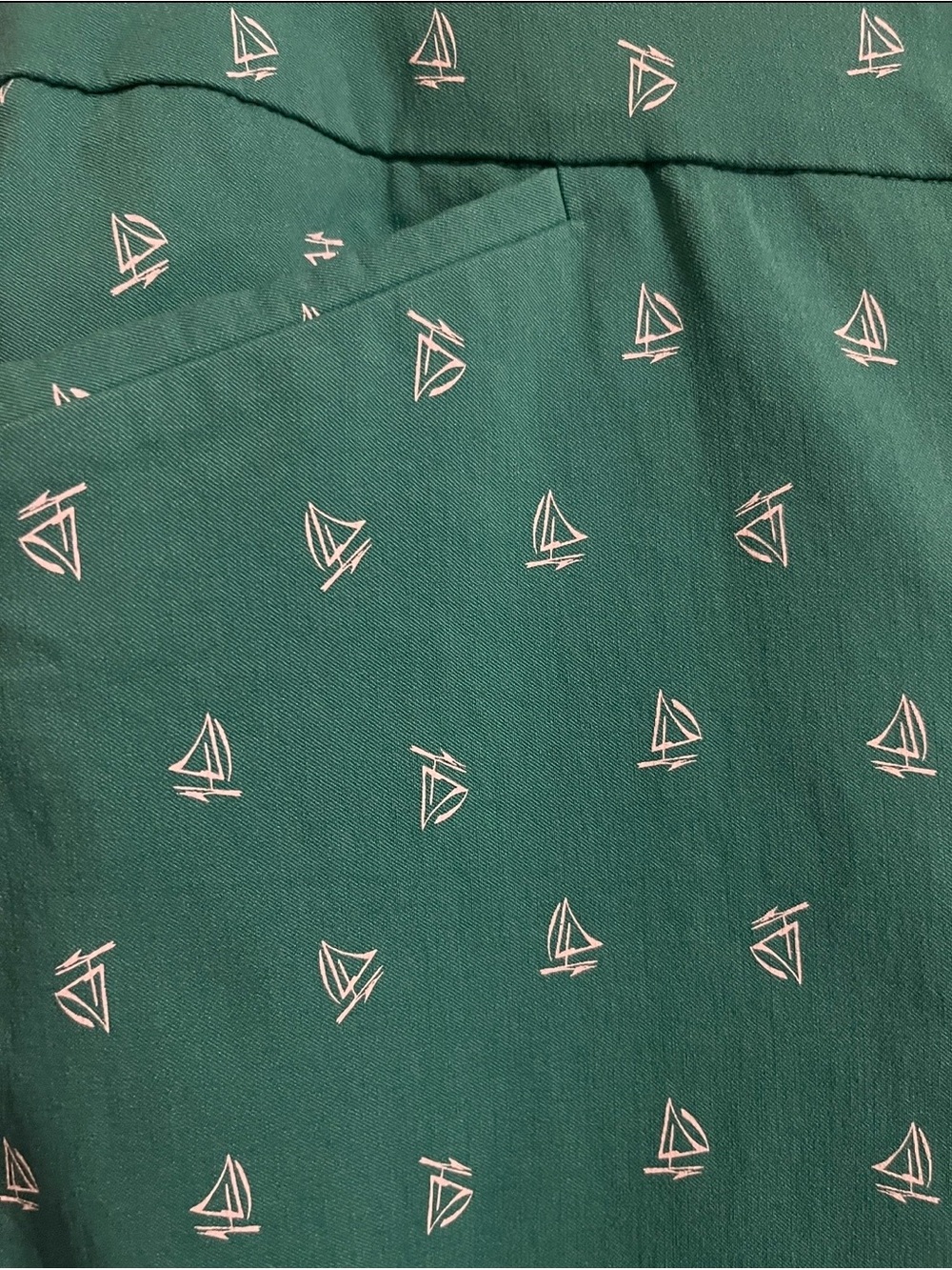 Chicos Perfect Stretch Sailboat Print Capris w/ Ankle Detail.  Size 1.5 (10) - Picture 4 of 5
